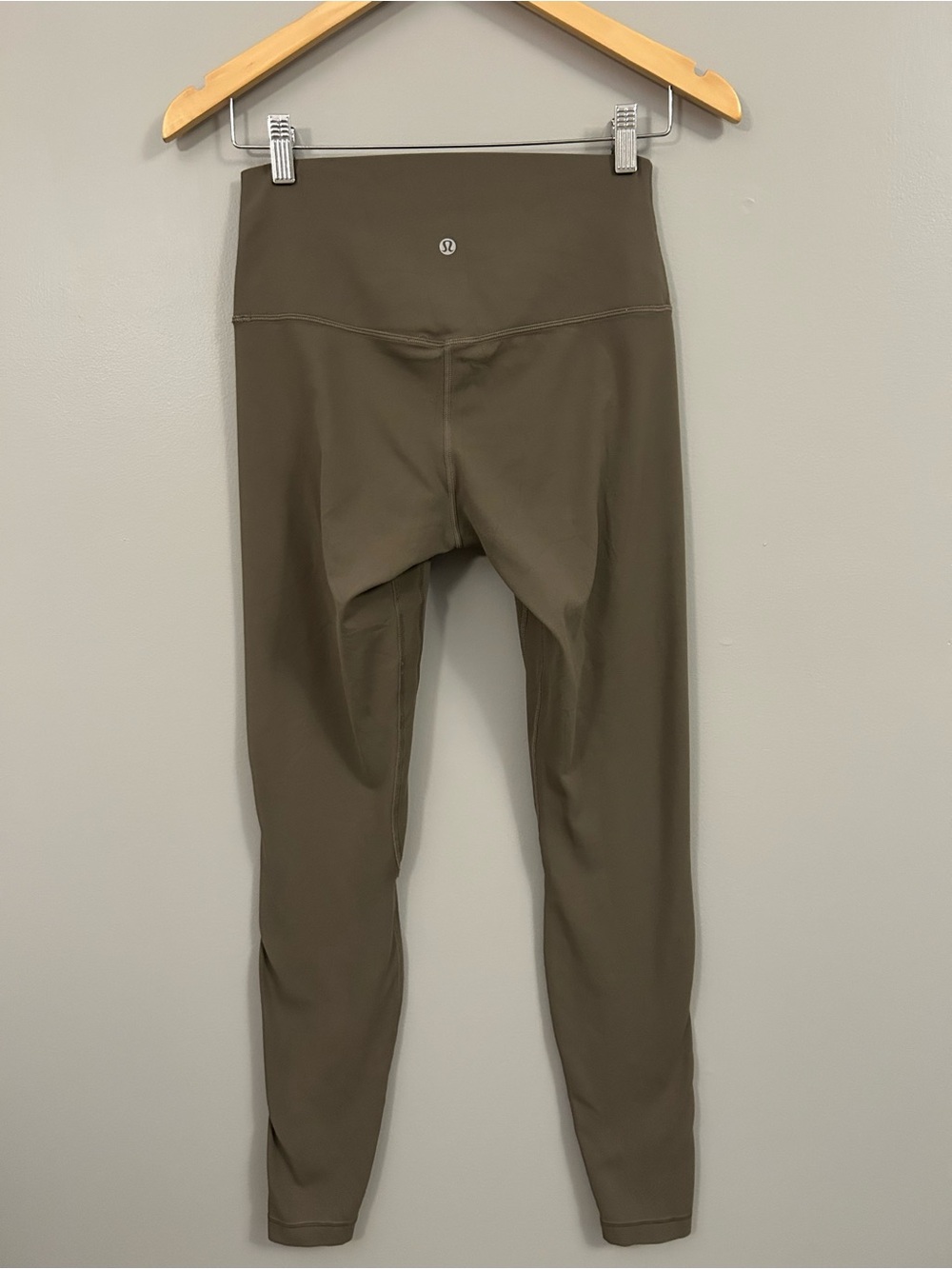 Lululemon Size 8 High-Rise Army Green Performance Leggings - Picture 6 of 7